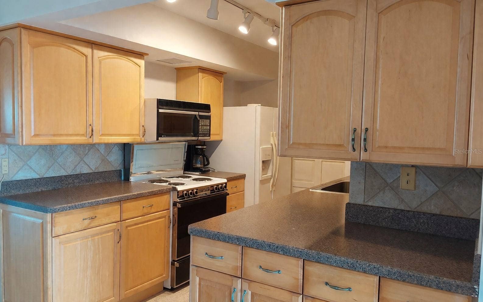 10355 PARADISE BOULEVARD, #608, Treasure Island, FL 33706 10355 PARADISE BOULEVARD, #608, Treasure Island, FL 33706