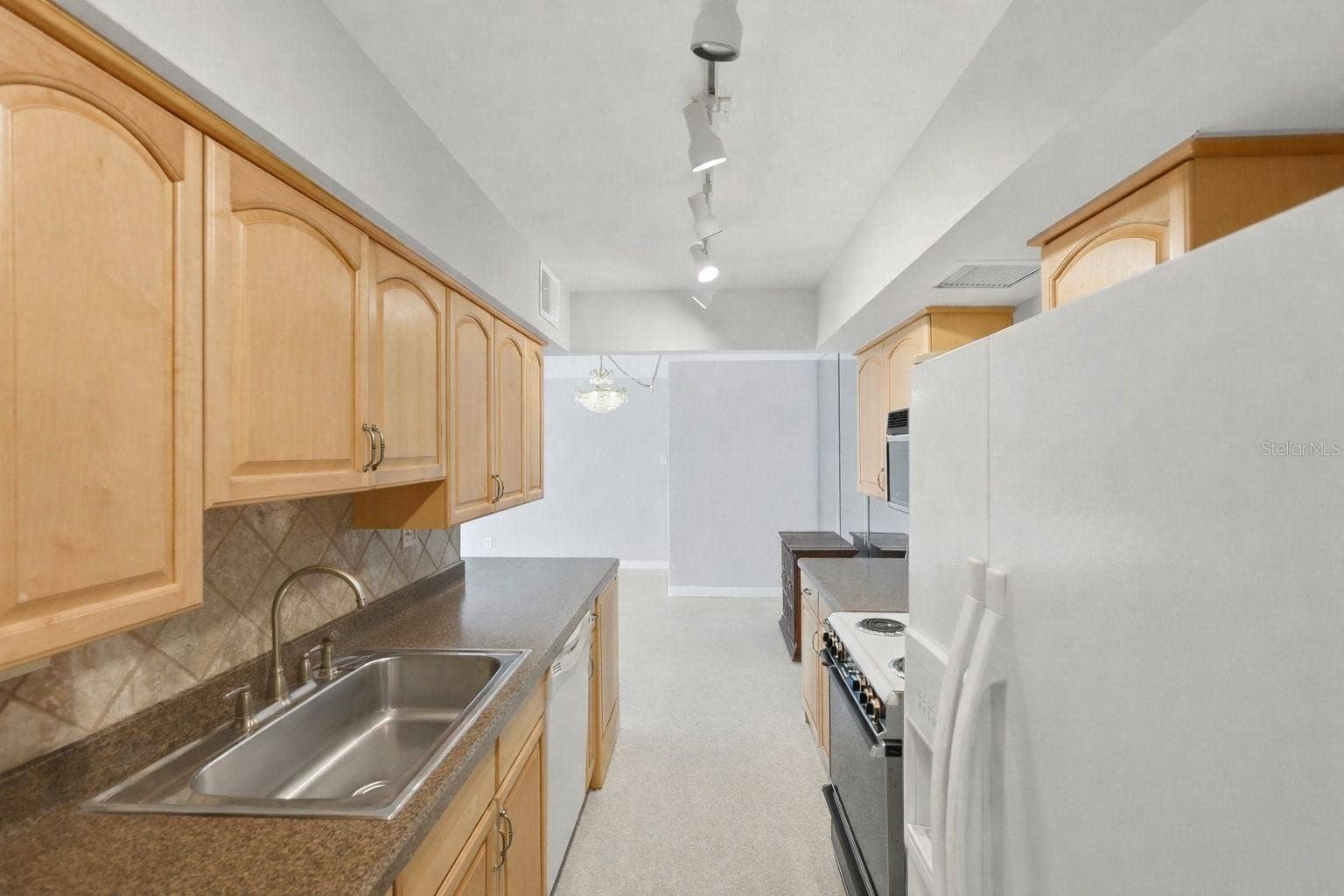 10355 PARADISE BOULEVARD, #608, Treasure Island, FL 33706 10355 PARADISE BOULEVARD, #608, Treasure Island, FL 33706