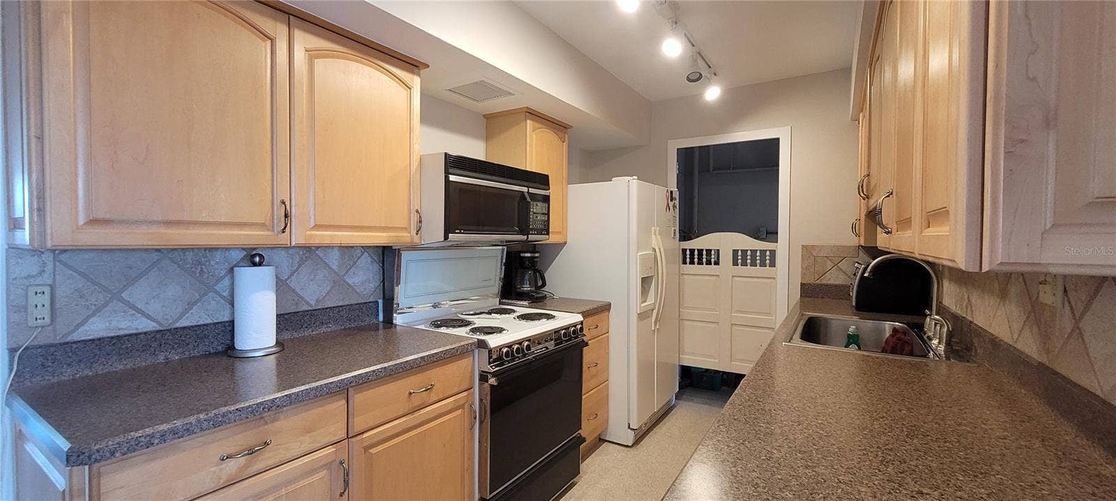 10355 PARADISE BOULEVARD, #608, Treasure Island, FL 33706 10355 PARADISE BOULEVARD, #608, Treasure Island, FL 33706