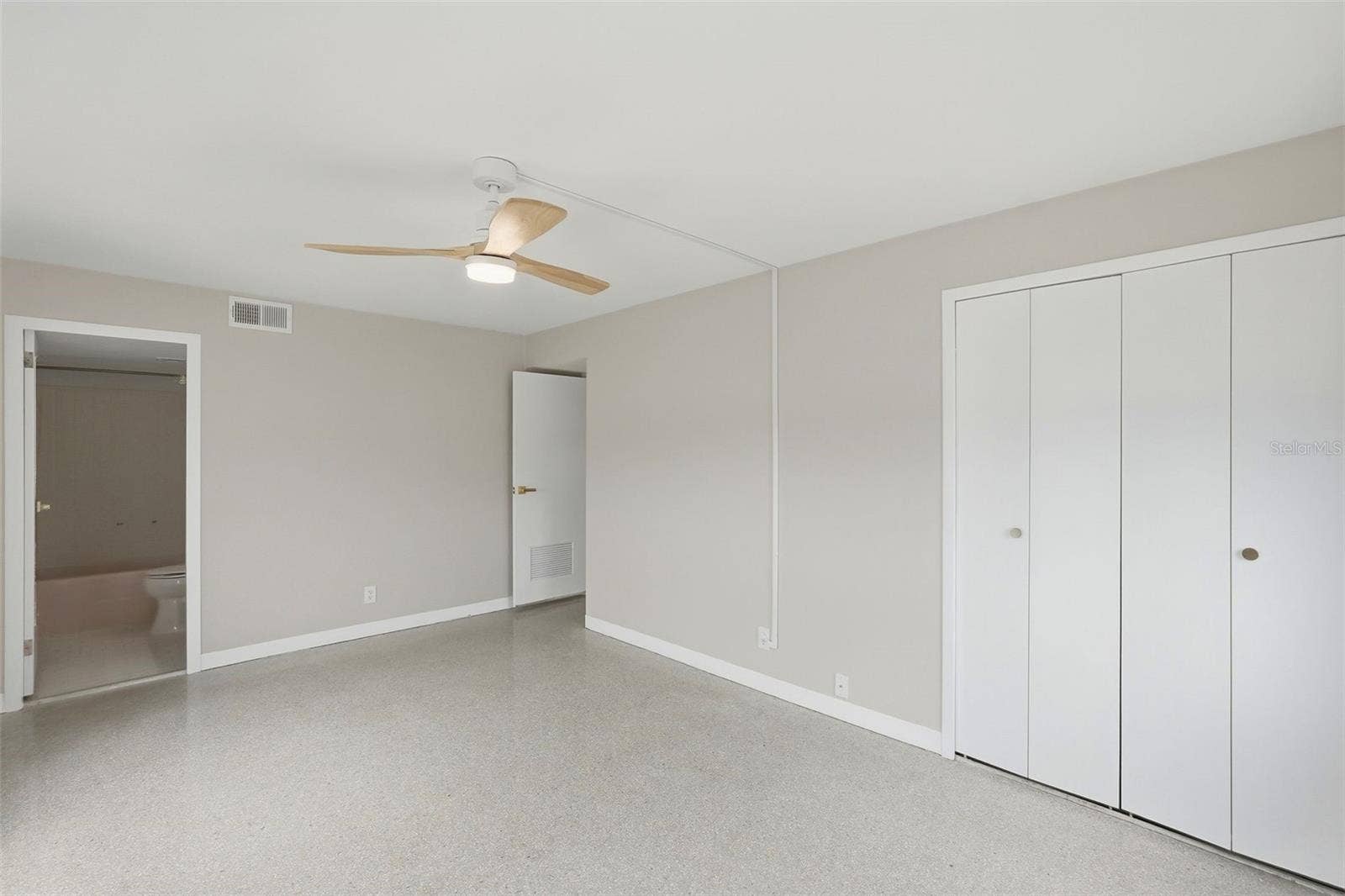 10355 PARADISE BOULEVARD, #608, Treasure Island, FL 33706 Primary bedroom Closet & on suite full bathroom