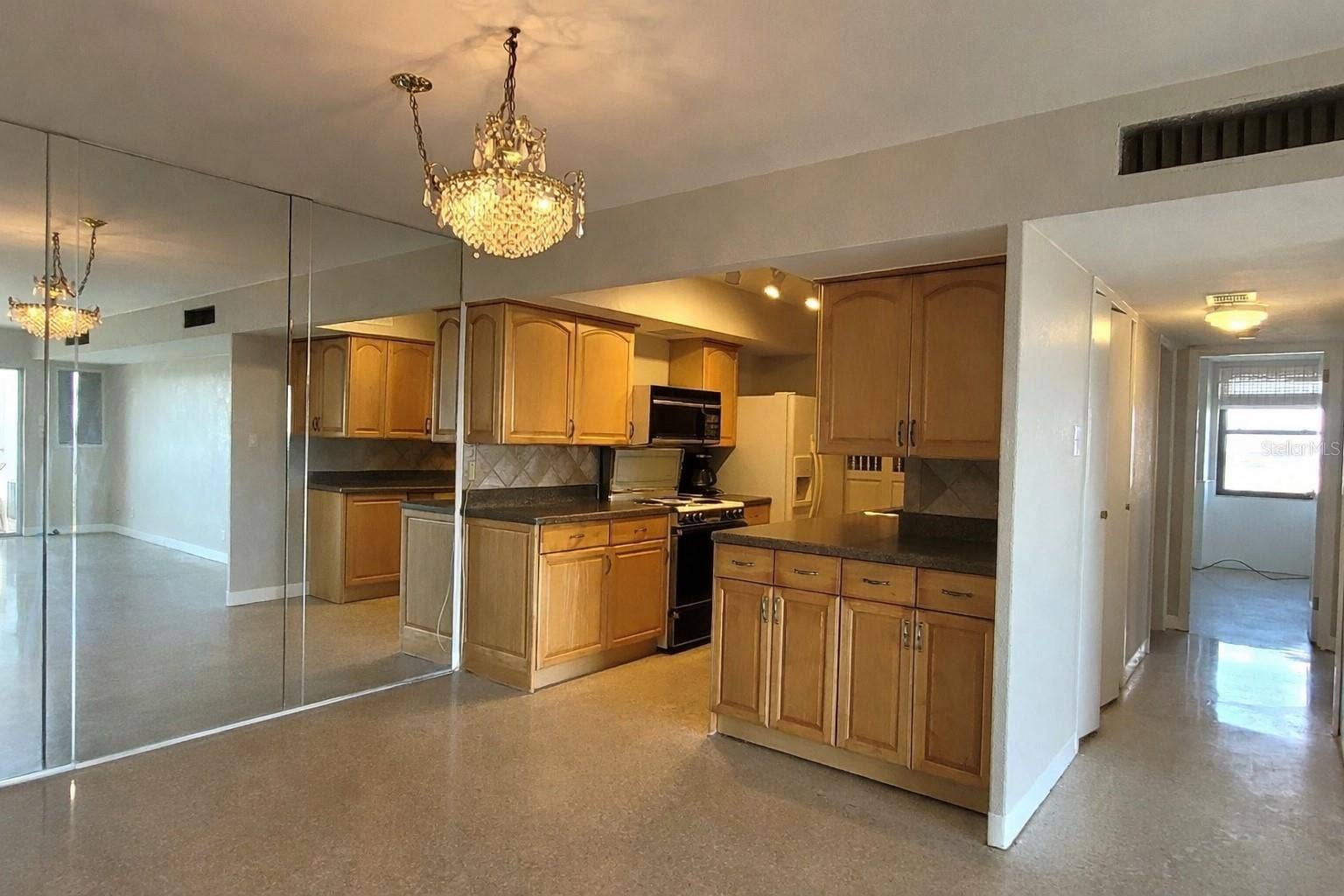 10355 PARADISE BOULEVARD, #608, Treasure Island, FL 33706 10355 PARADISE BOULEVARD, #608, Treasure Island, FL 33706