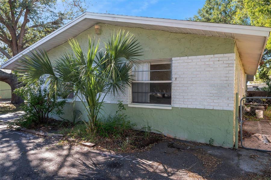 Property photo for 914 LAKE PALMS DRIVE, Largo, FL