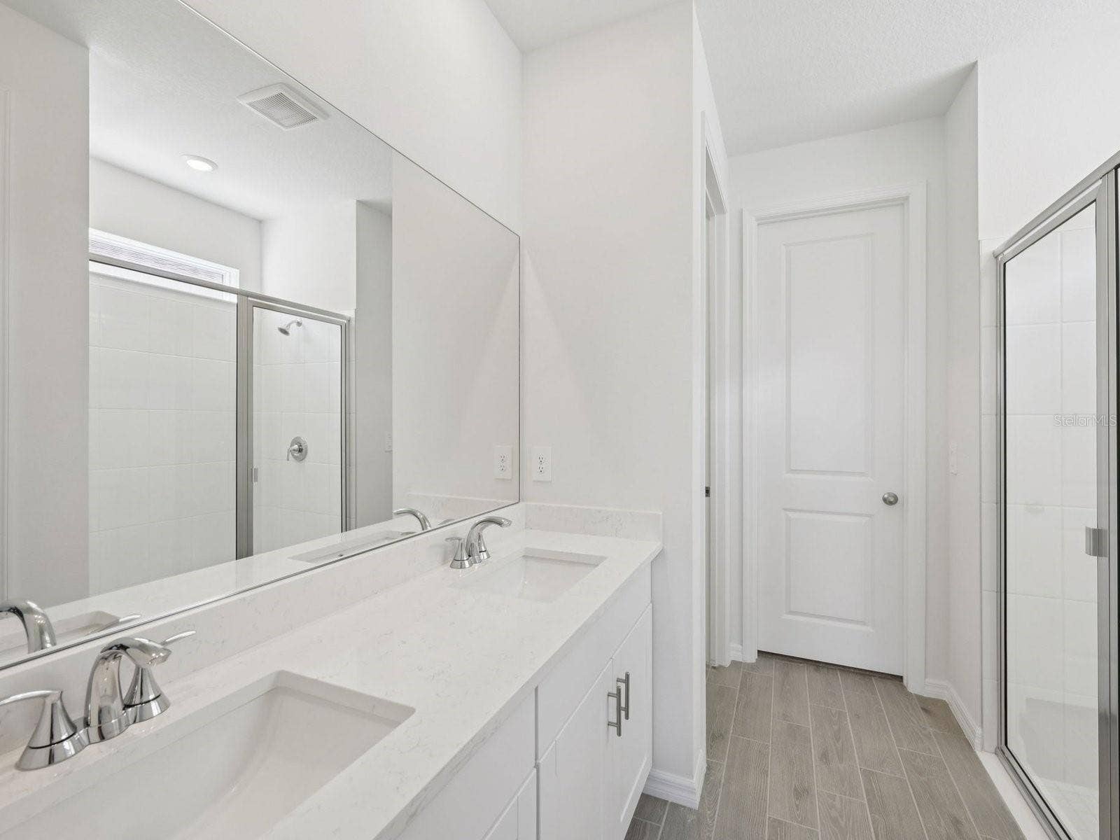 9009 VENETIA COURT, Palmetto, FL 34221 Interior photos are not of the actual home but are photos of the builder home with the same floorplan with similar interior finishes and features.