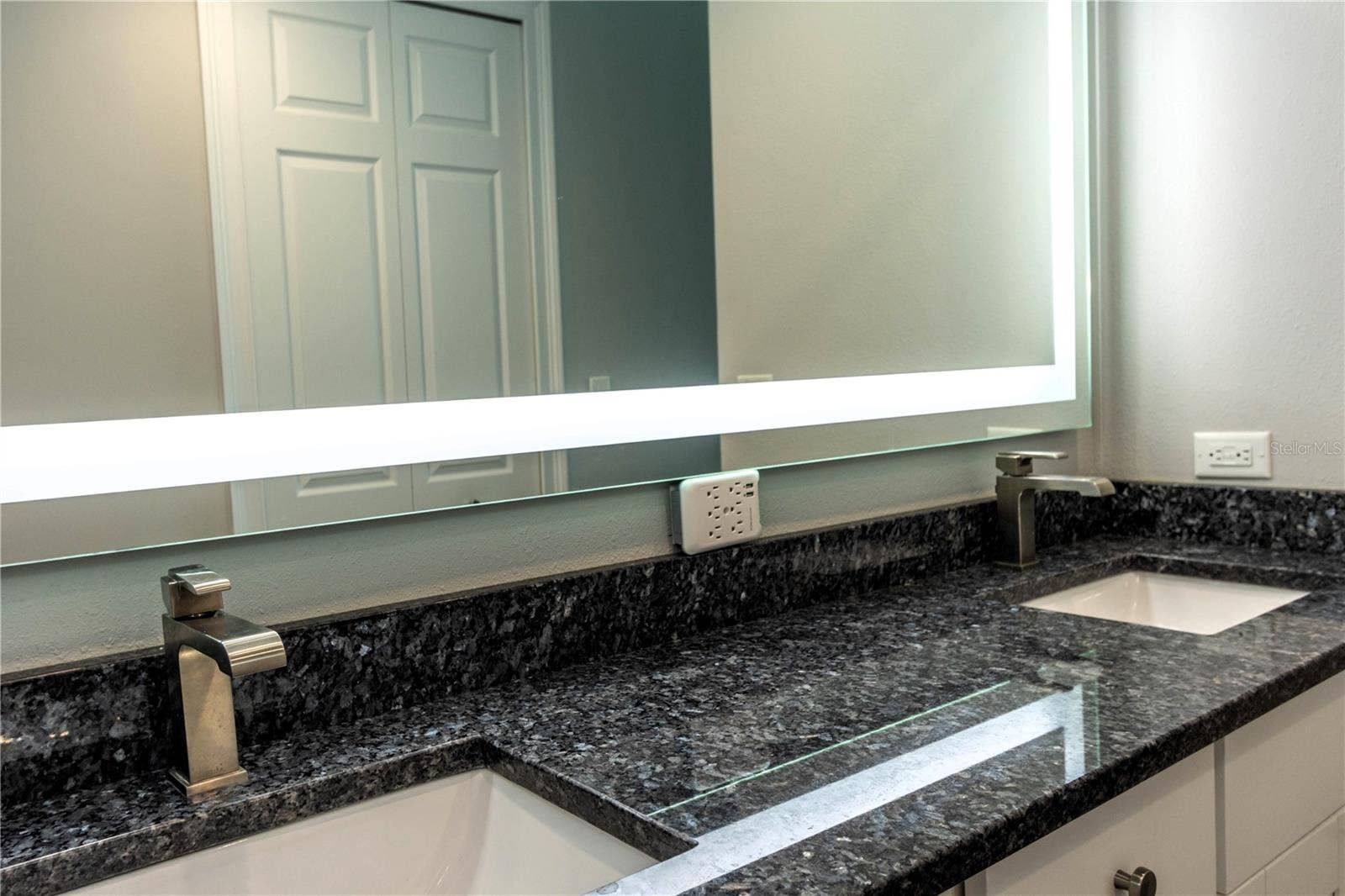 1560 GULF BOULEVARD, #1607, Clearwater, FL 33767 1560 GULF BOULEVARD, #1607, Clearwater, FL 33767