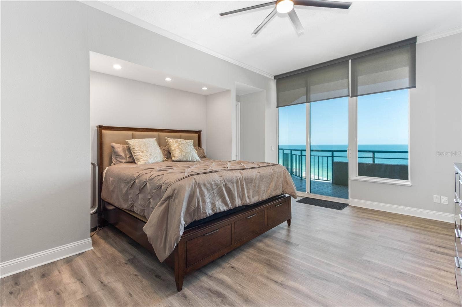 1560 GULF BOULEVARD, #1607, Clearwater, FL 33767 1560 GULF BOULEVARD, #1607, Clearwater, FL 33767