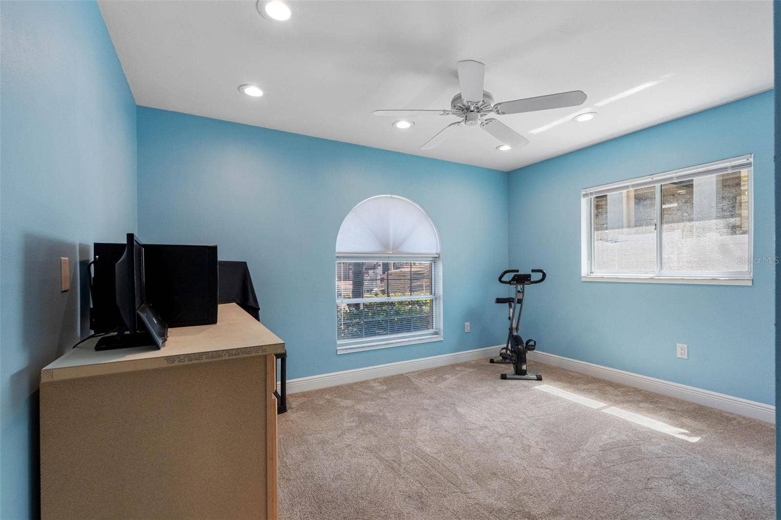 Second guest bedroom.