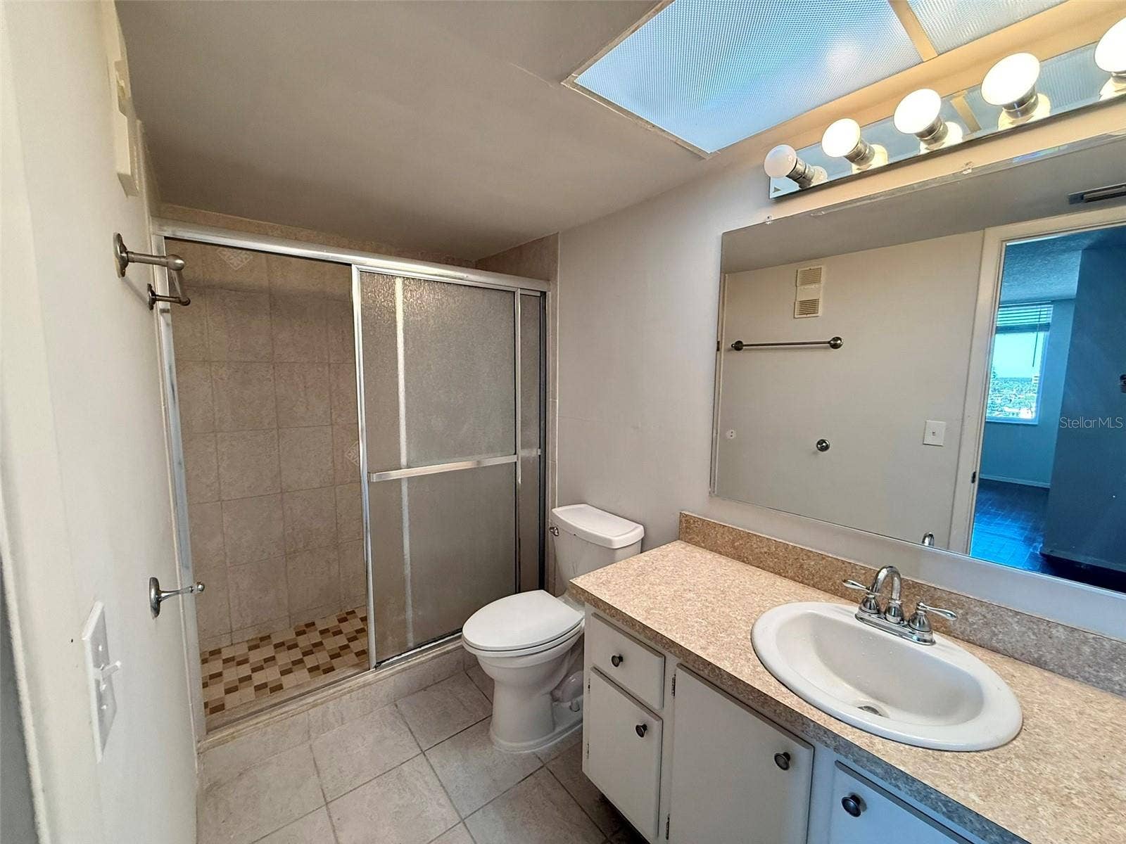 255 DOLPHIN POINT, #710, Clearwater Beach, FL 33767 Primary Bathroom