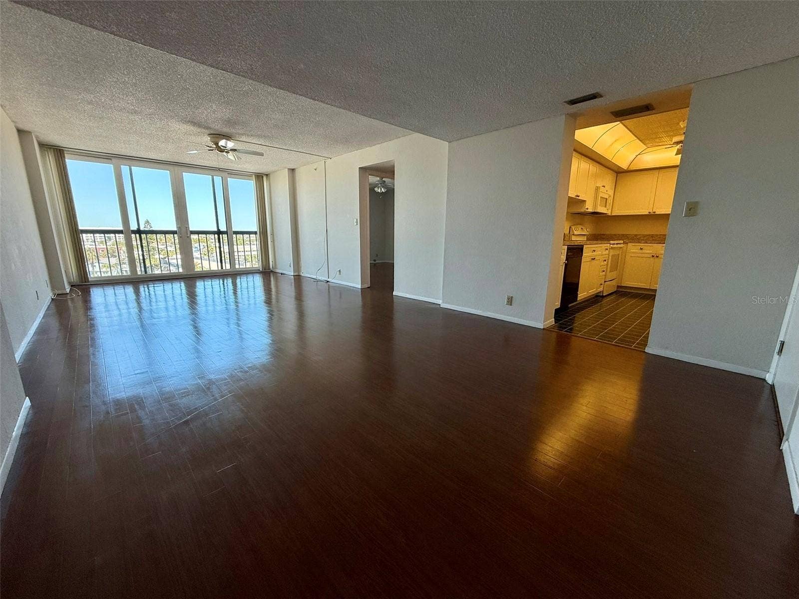 255 DOLPHIN POINT, #710, Clearwater Beach, FL 33767 Living Room