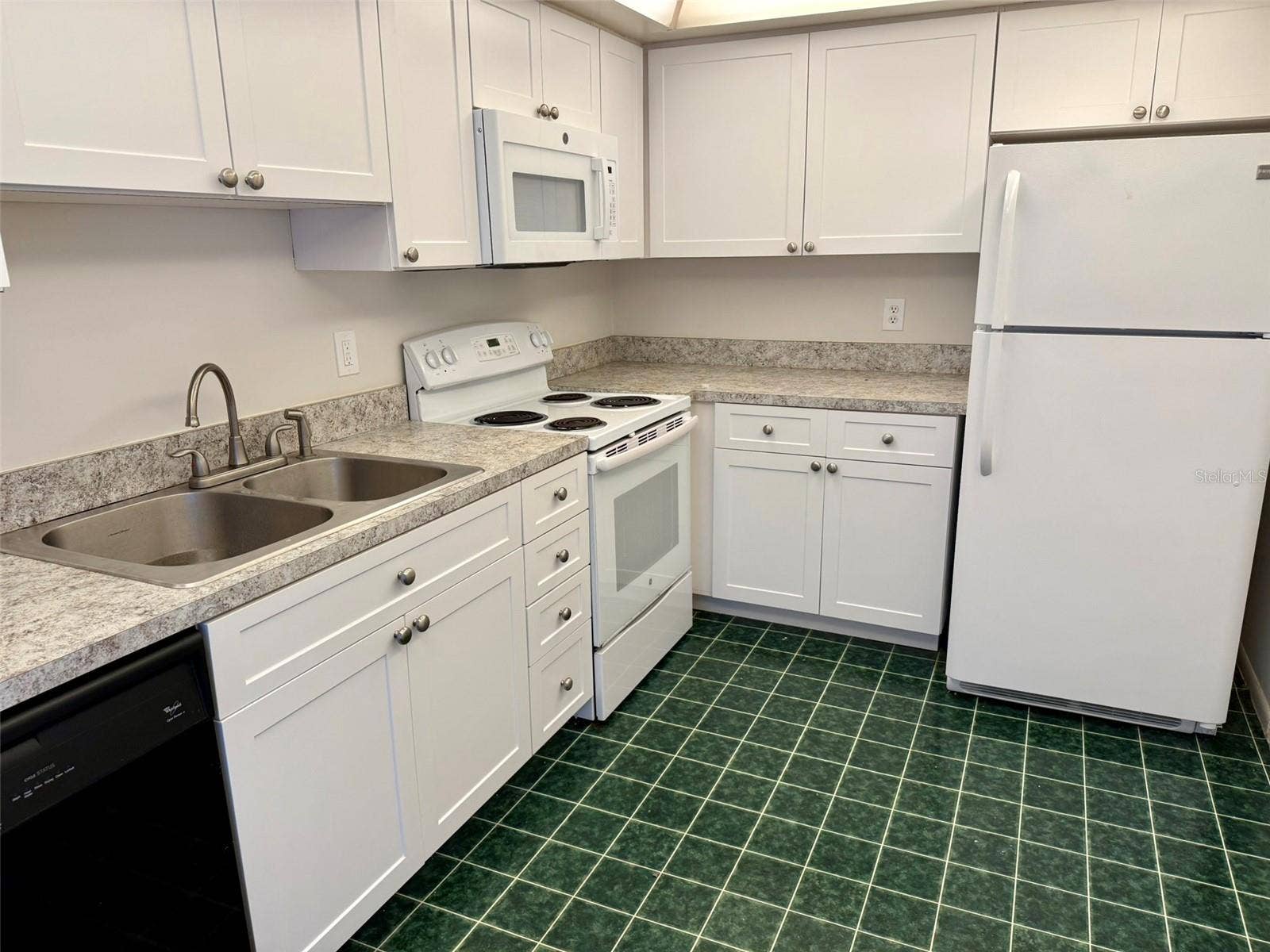 255 DOLPHIN POINT, #710, Clearwater Beach, FL 33767 Kitchen