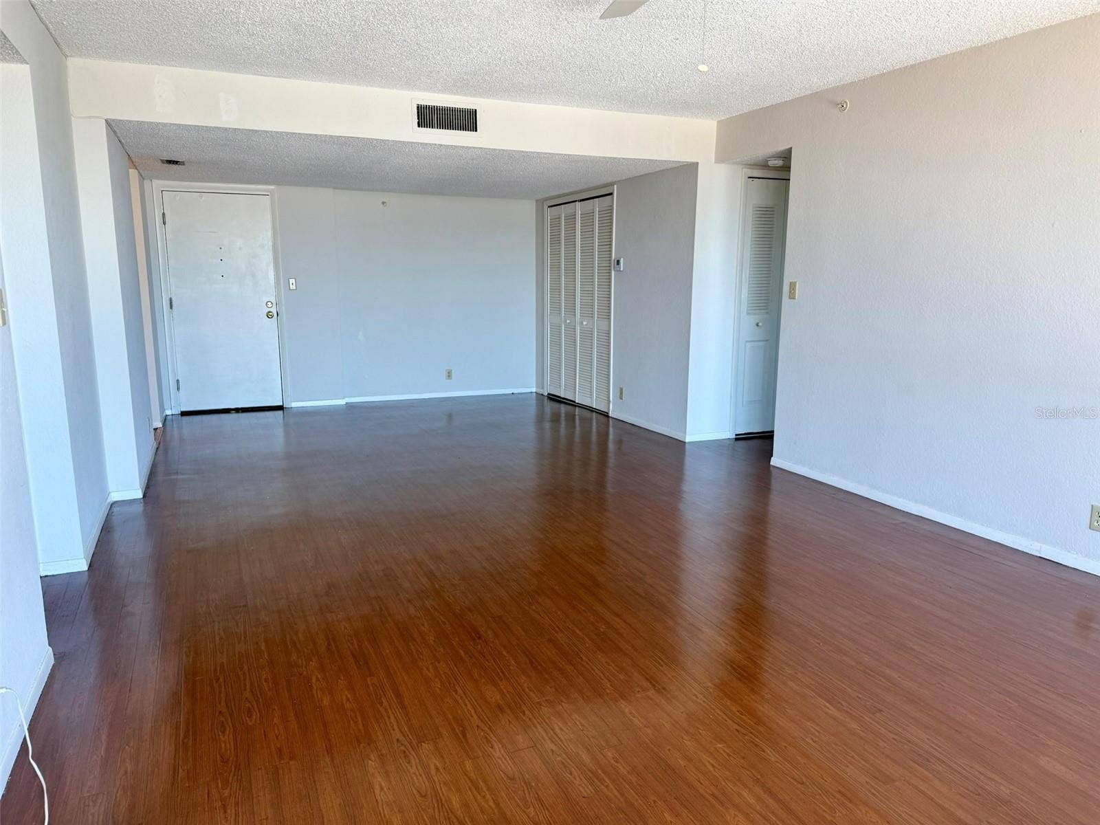 255 DOLPHIN POINT, #710, Clearwater Beach, FL 33767 Living room