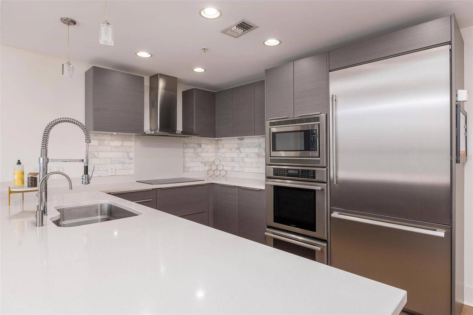 175 1ST STREET S, #504, St Petersburg, FL 33701 175 1ST STREET S, #504, St Petersburg, FL 33701