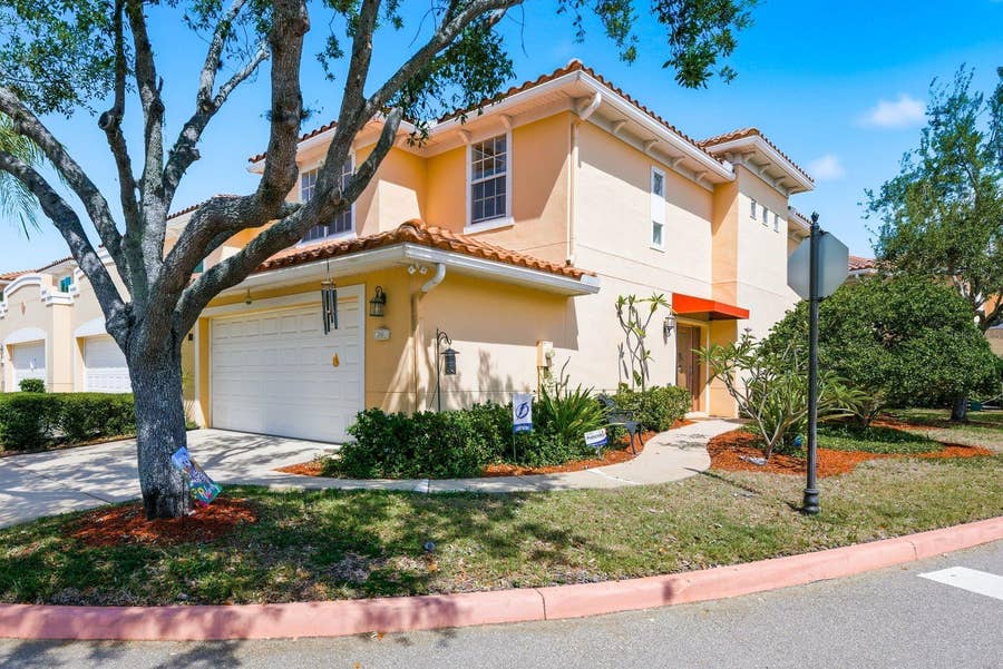 Property photo for 208 VALENCIA CIRCLE, St Petersburg, FL