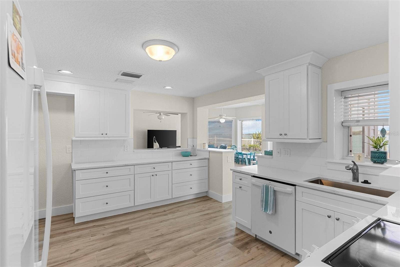 11445 9TH STREET E, Treasure Island, FL 33706