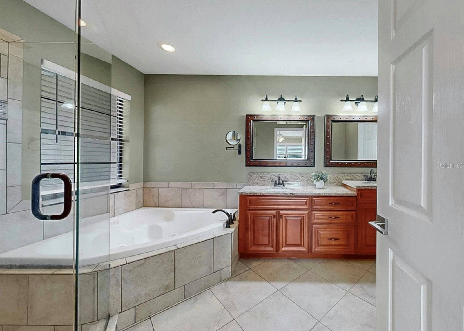 626 YARDARM DRIVE, #13, Apollo Beach, FL 33572 Primary Bathroom