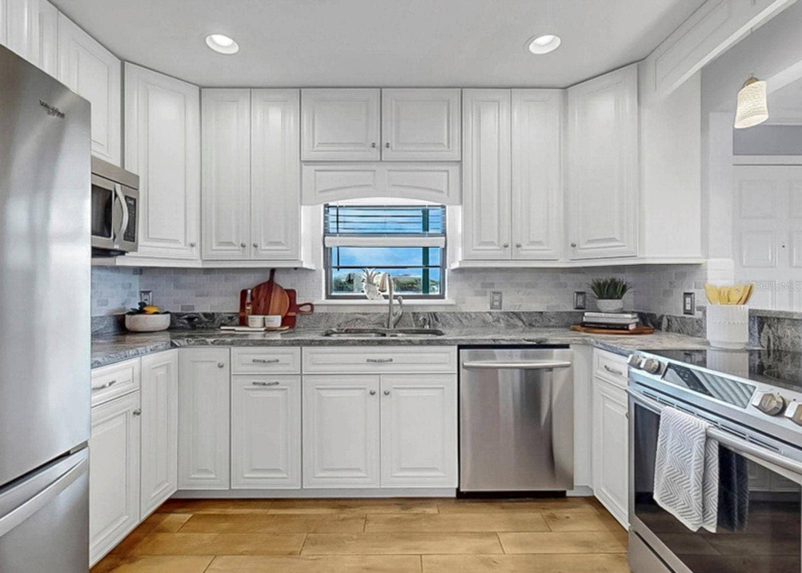 626 YARDARM DRIVE, #13, Apollo Beach, FL 33572 Kitchen