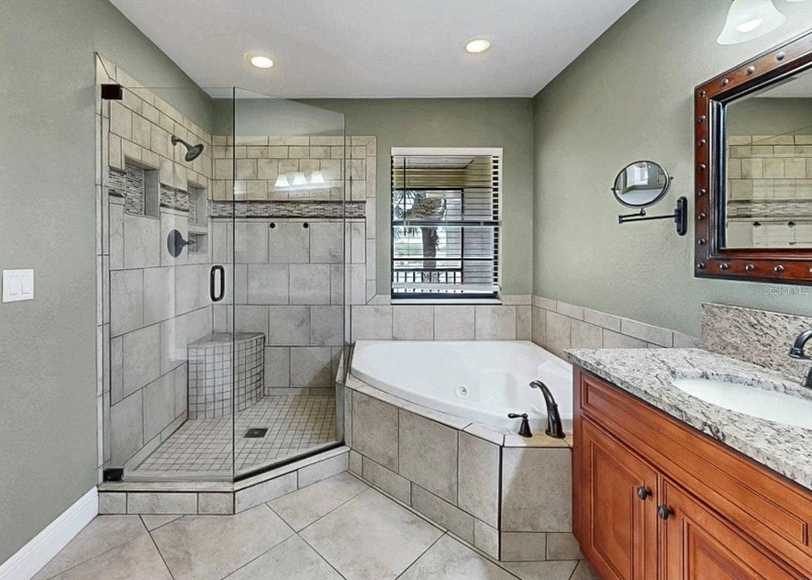 626 YARDARM DRIVE, #13, Apollo Beach, FL 33572 Primary Bathroom