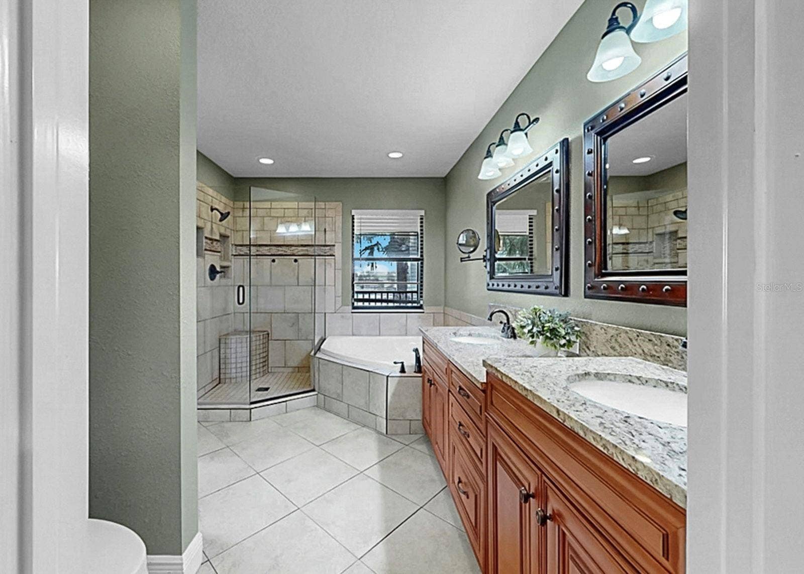 626 YARDARM DRIVE, #13, Apollo Beach, FL 33572 Primary Bathroom