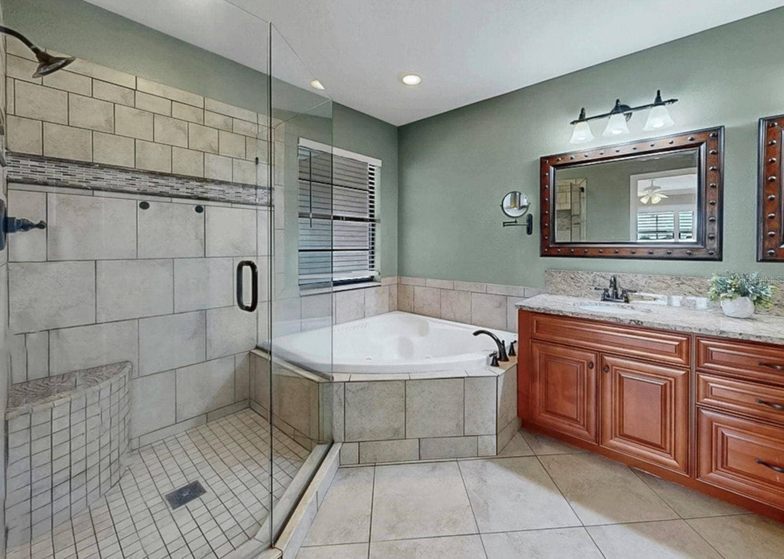 626 YARDARM DRIVE, #13, Apollo Beach, FL 33572 Primary Bathroom