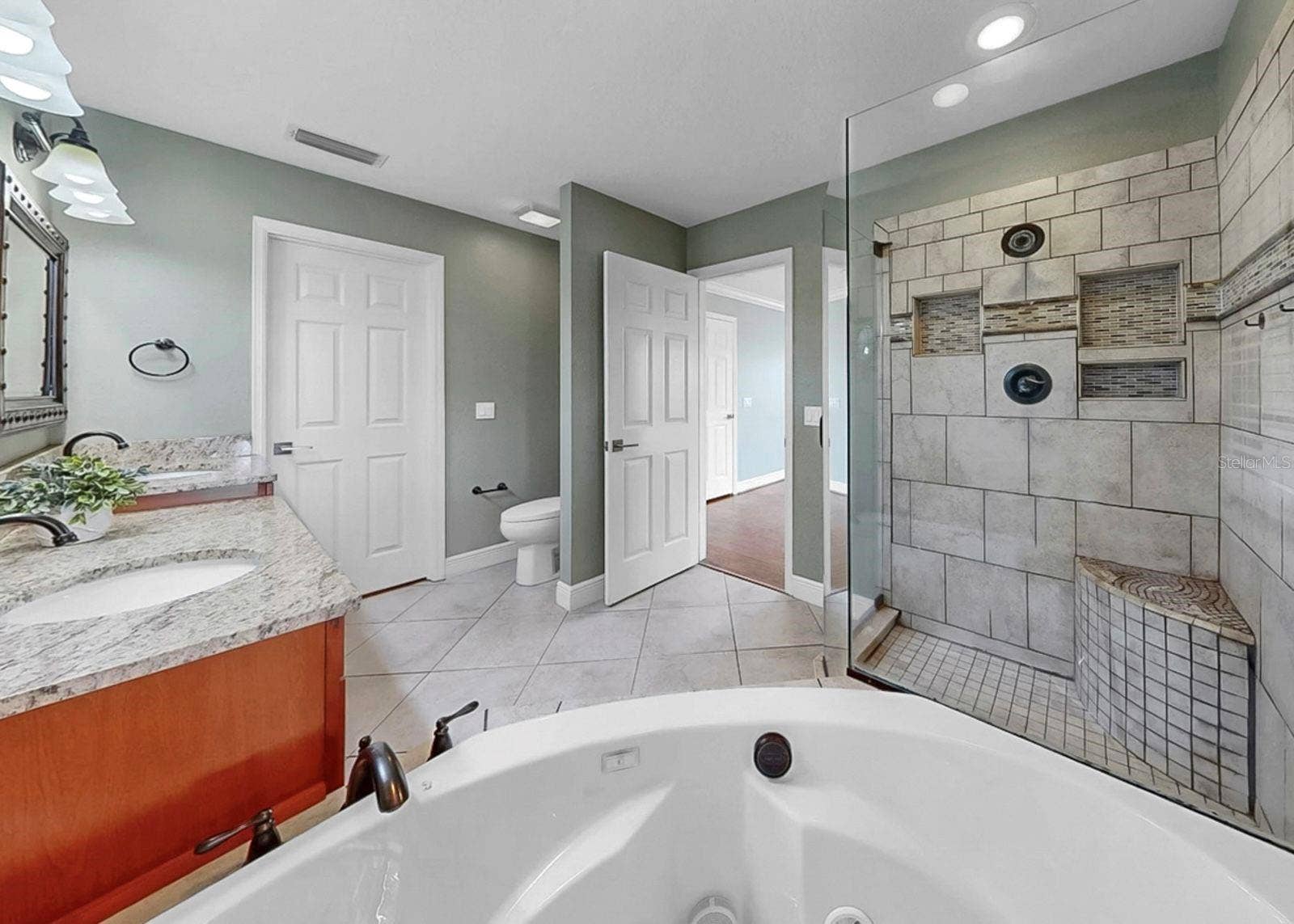 626 YARDARM DRIVE, #13, Apollo Beach, FL 33572 Primary Bathroom