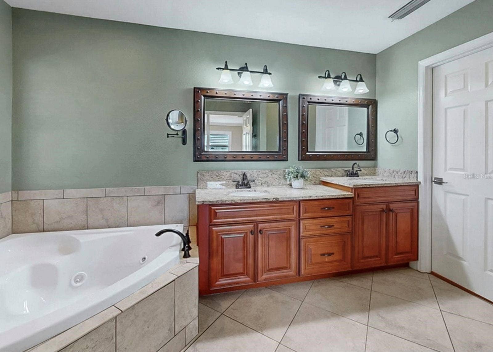 626 YARDARM DRIVE, #13, Apollo Beach, FL 33572 Primary Bathroom