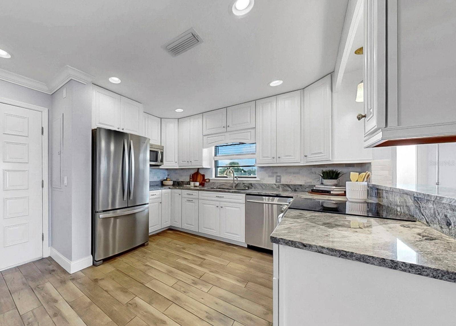 626 YARDARM DRIVE, #13, Apollo Beach, FL 33572 Kitchen