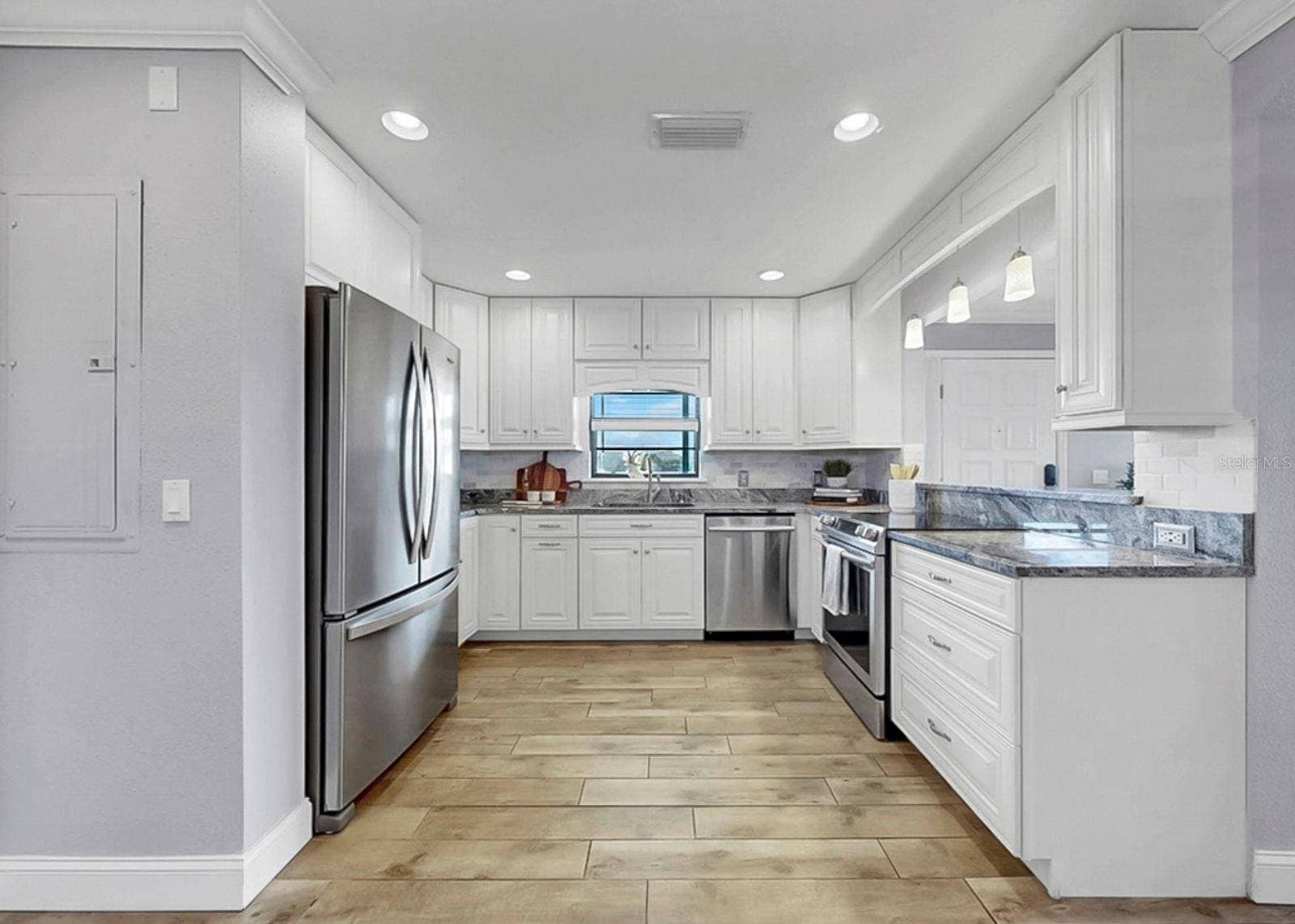 626 YARDARM DRIVE, #13, Apollo Beach, FL 33572 Kitchen