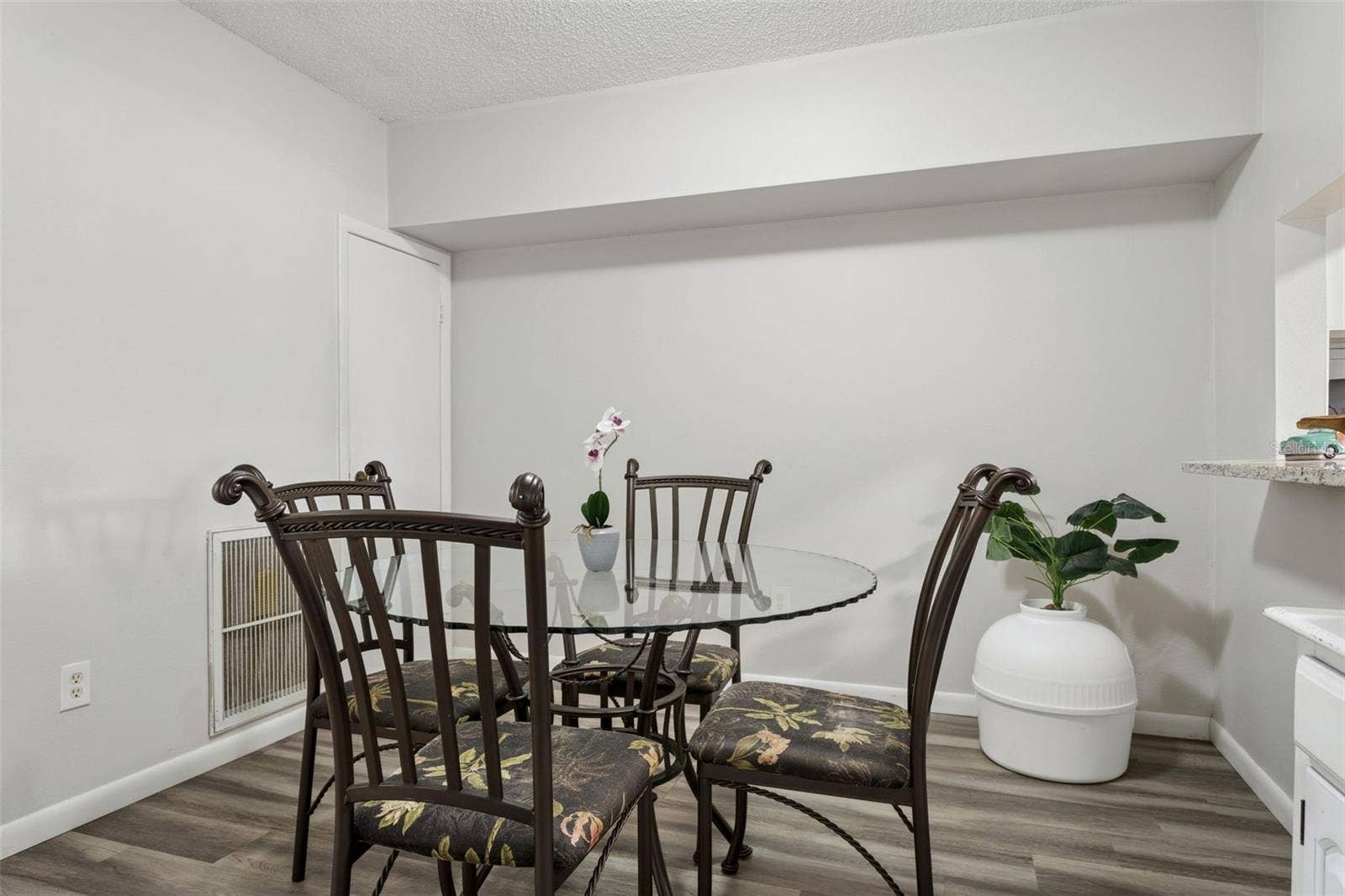 425 KENSINGTON LAKE CIRCLE, Brandon, FL 33511 425 KENSINGTON LAKE CIRCLE, Brandon, FL 33511