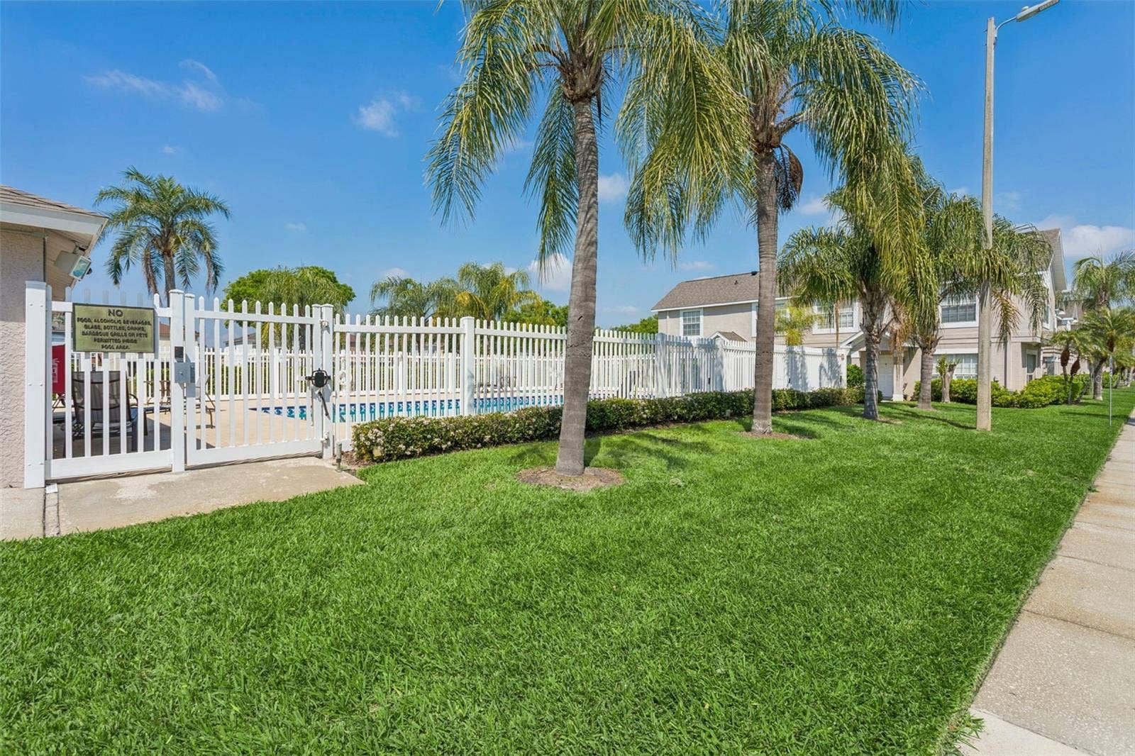 425 KENSINGTON LAKE CIRCLE, Brandon, FL 33511 425 KENSINGTON LAKE CIRCLE, Brandon, FL 33511