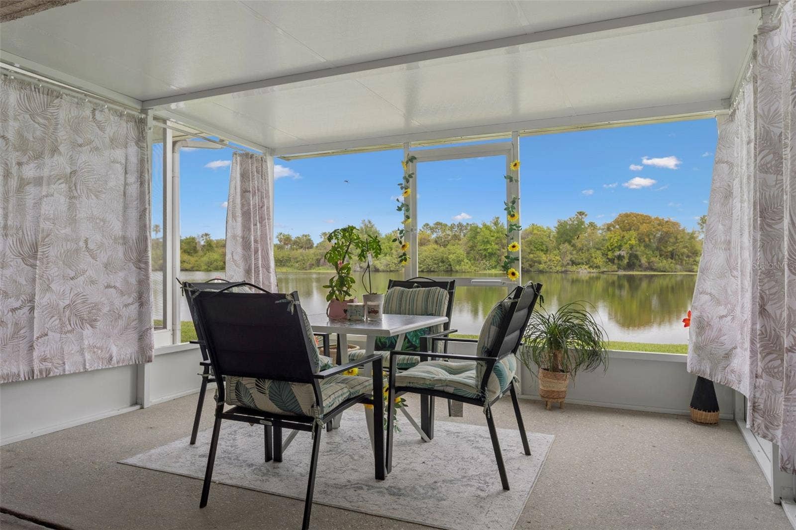 425 KENSINGTON LAKE CIRCLE, Brandon, FL 33511 425 KENSINGTON LAKE CIRCLE, Brandon, FL 33511