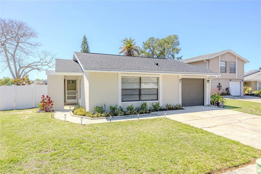 Property photo for 10002 OAKENGATE PLACE, Tampa, FL