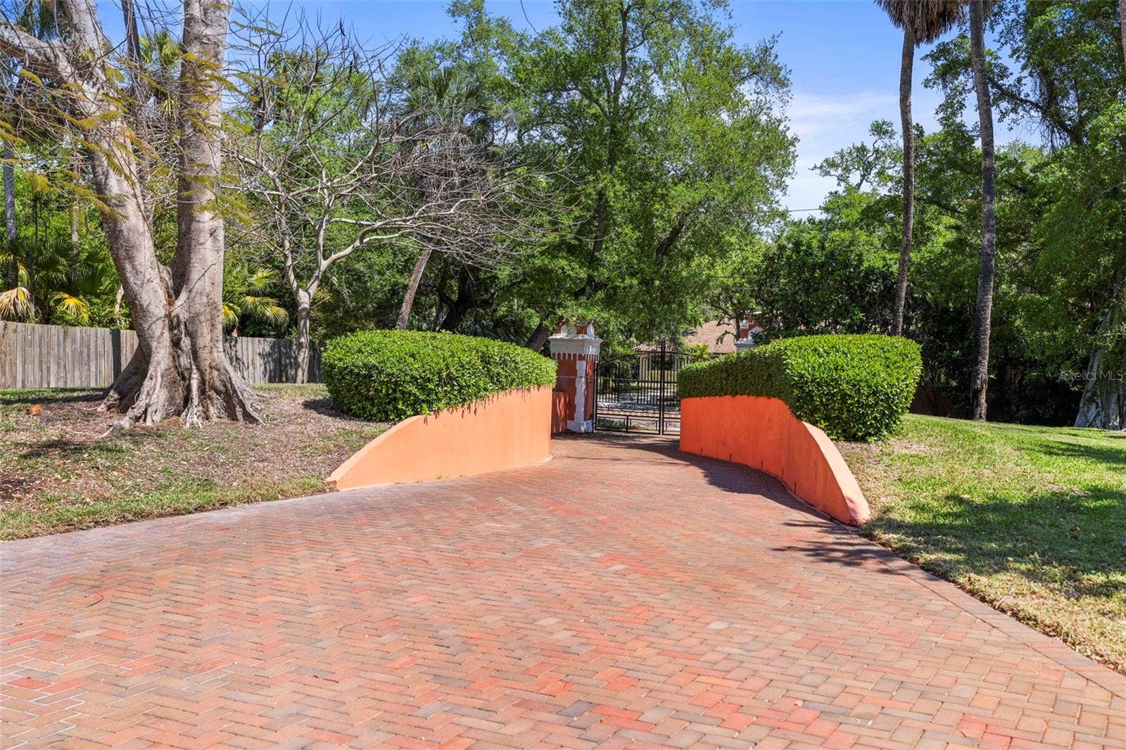 1600 PARK STREET N, St Petersburg, FL 33710 1600 PARK STREET N, St Petersburg, FL 33710
