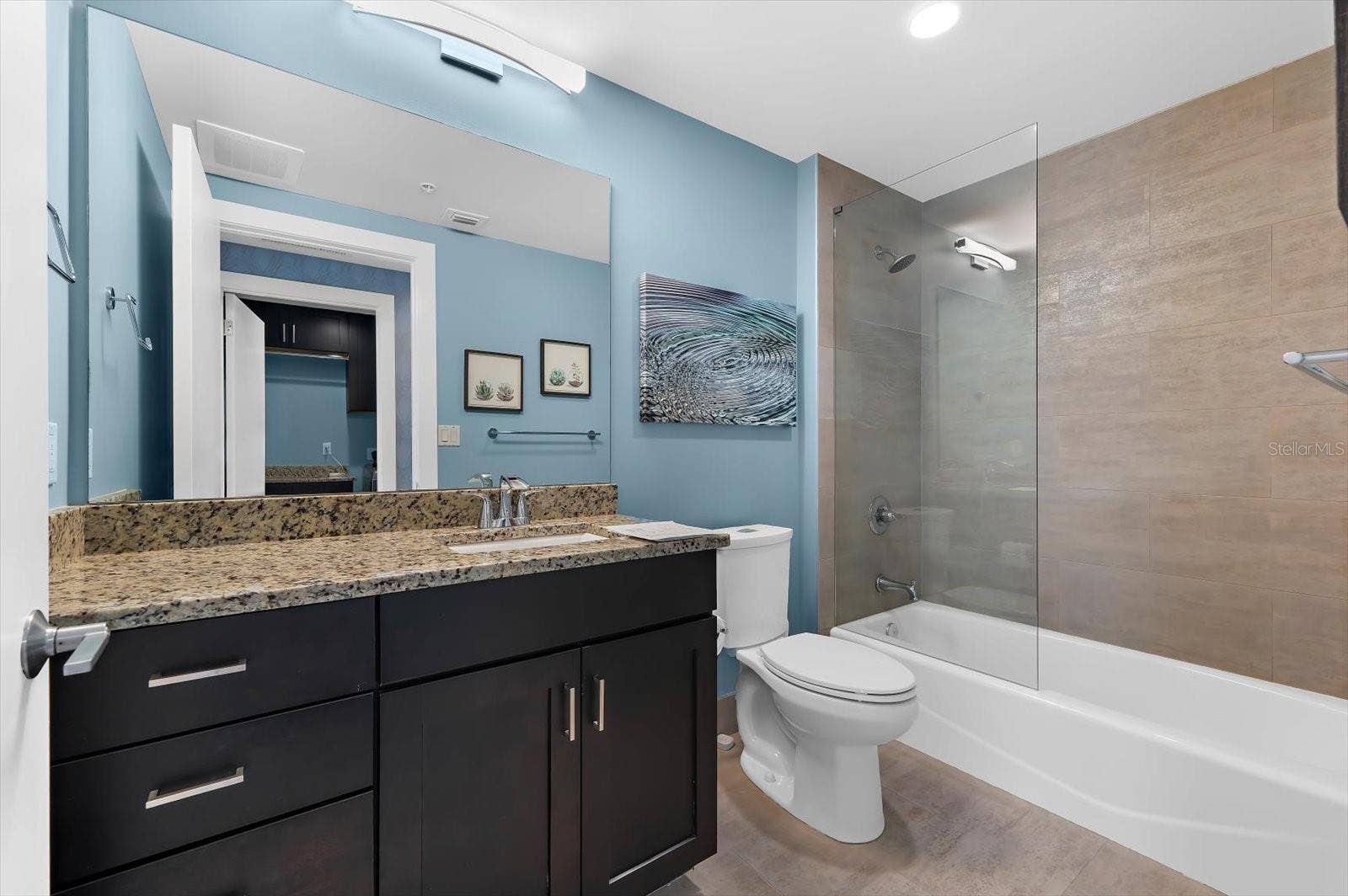 176 4TH AVENUE NE, #201, St Petersburg, FL 33701 Guest on Suite
