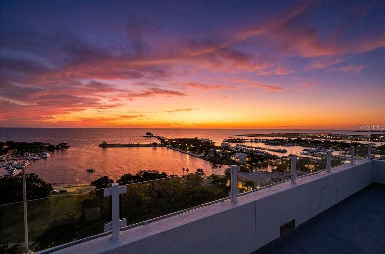 176 4TH AVENUE NE, #201, St Petersburg, FL 33701 176 4TH AVENUE NE, #201, St Petersburg, FL 33701