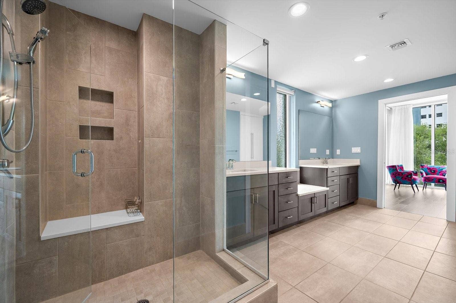 176 4TH AVENUE NE, #201, St Petersburg, FL 33701 176 4TH AVENUE NE, #201, St Petersburg, FL 33701