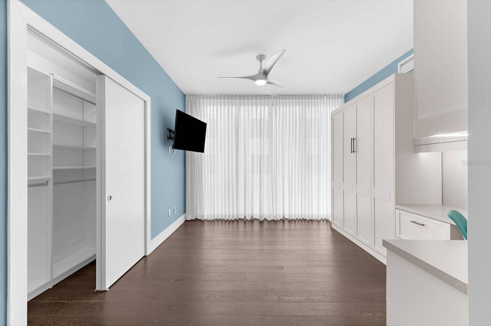 176 4TH AVENUE NE, #201, St Petersburg, FL 33701 Office with Murphy Bed