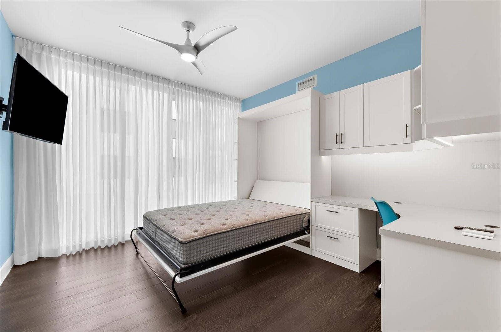 176 4TH AVENUE NE, #201, St Petersburg, FL 33701 Office with Murphy Bed