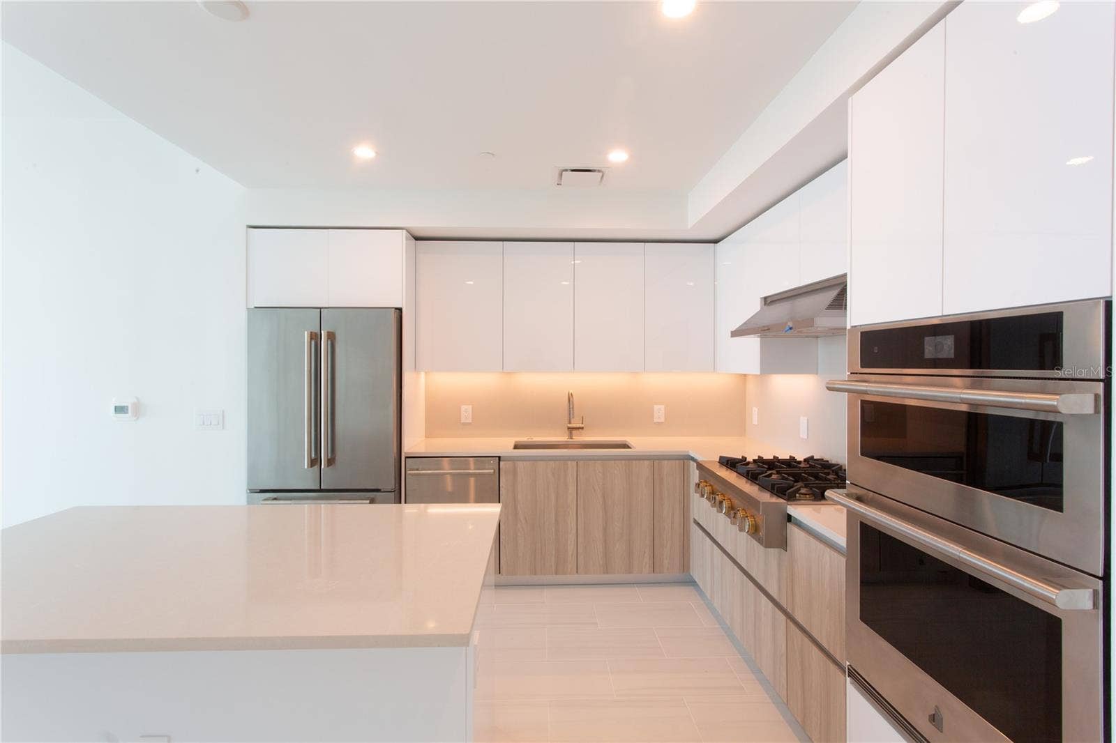 400 CENTRAL AVENUE, #2001, St Petersburg, FL 33701