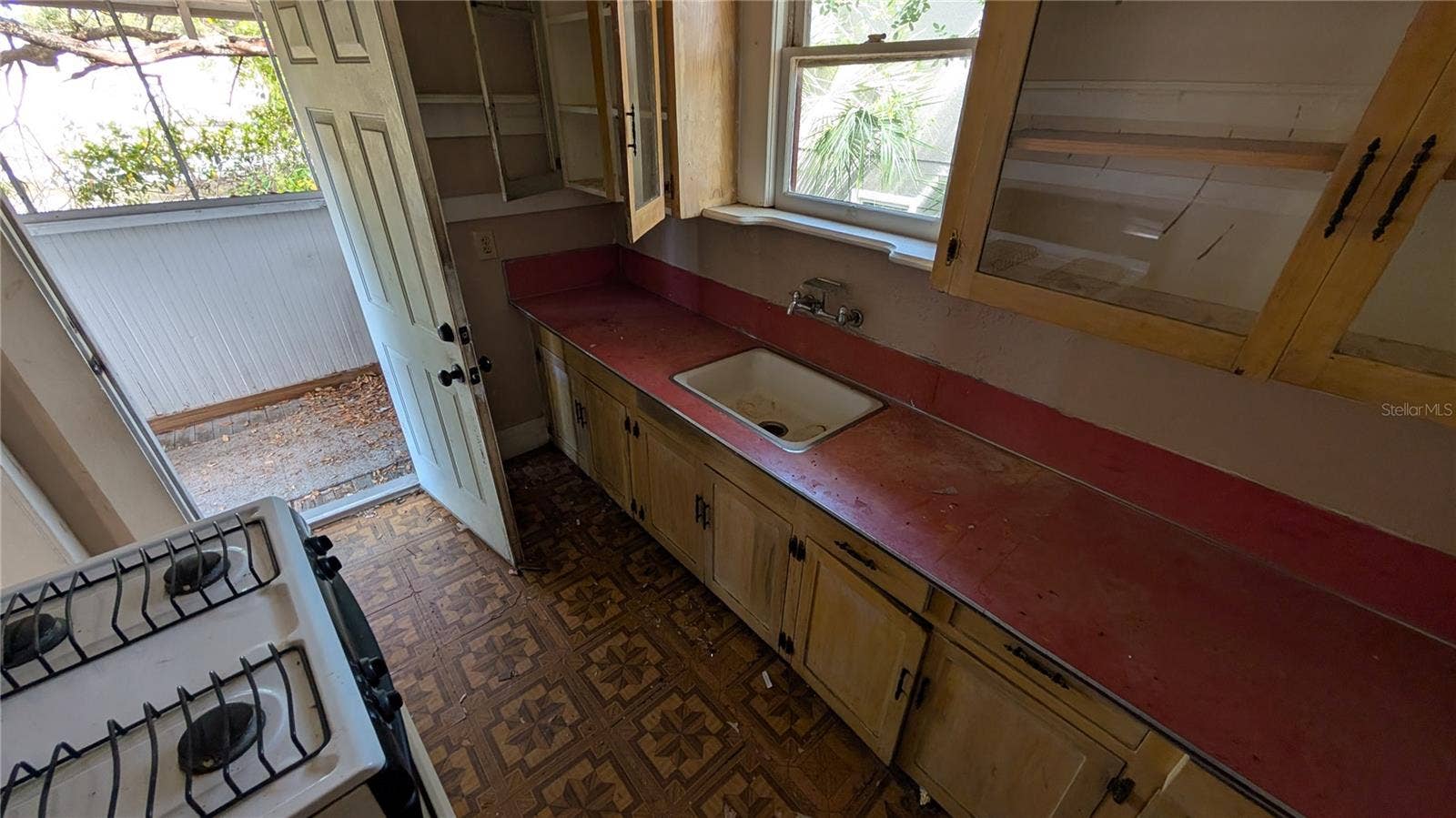 114 S BUNGALOW PARK AVENUE, Tampa, FL 33609 114 S BUNGALOW PARK AVENUE, Tampa, FL 33609