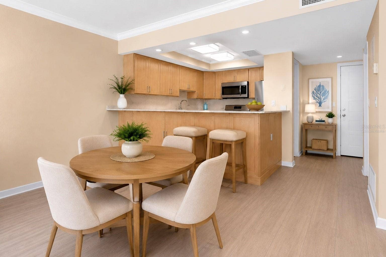 450 TREASURE ISLAND CAUSEWAY, #102, Treasure Island, FL 33706 Dining area virtually staged
