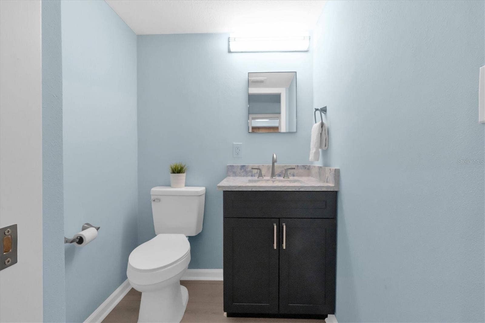 450 TREASURE ISLAND CAUSEWAY, #102, Treasure Island, FL 33706 2nd bath new soft close cabinetry