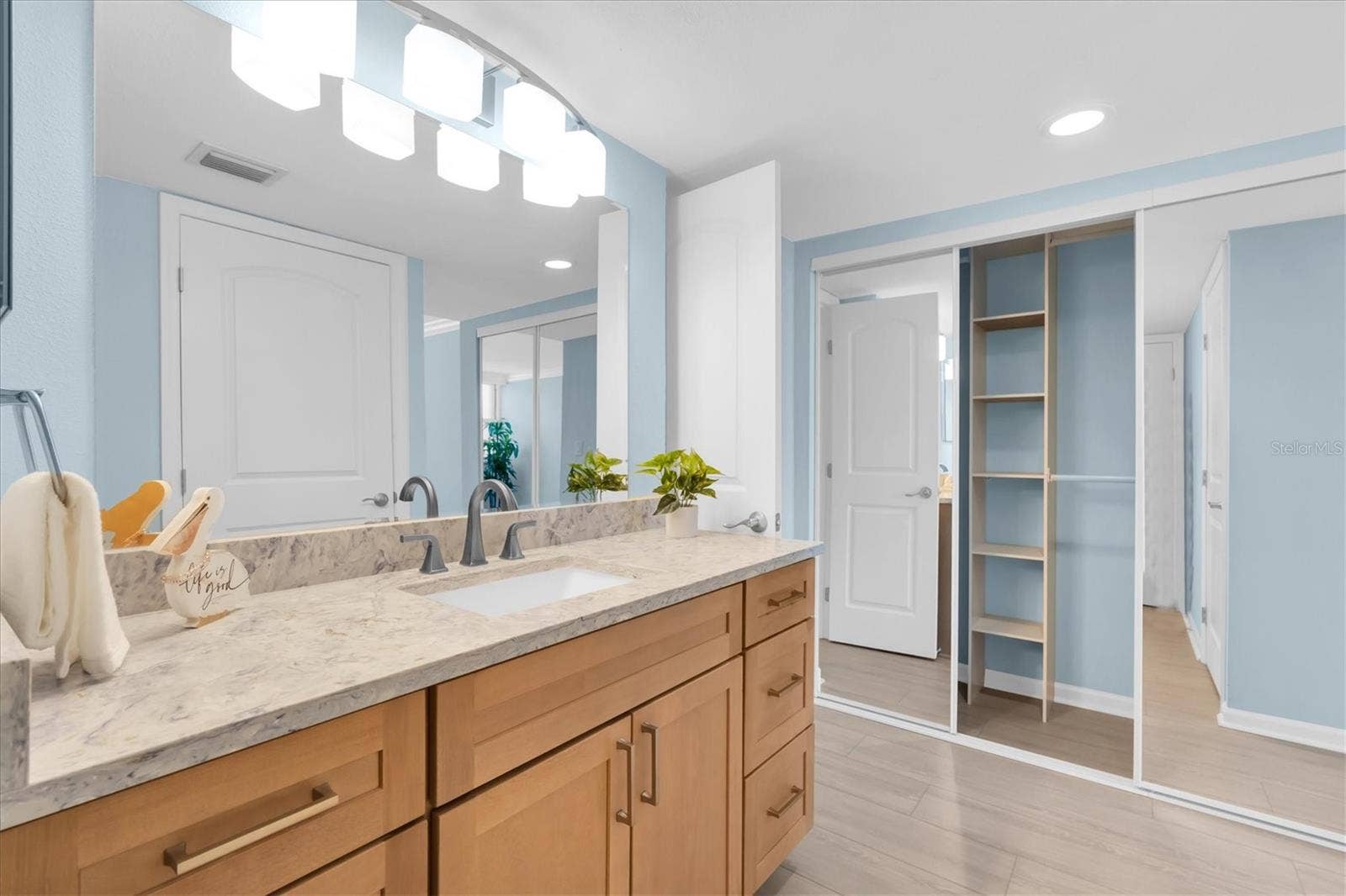 450 TREASURE ISLAND CAUSEWAY, #102, Treasure Island, FL 33706 Master Bath Level 4 quartz soft close cabinetry