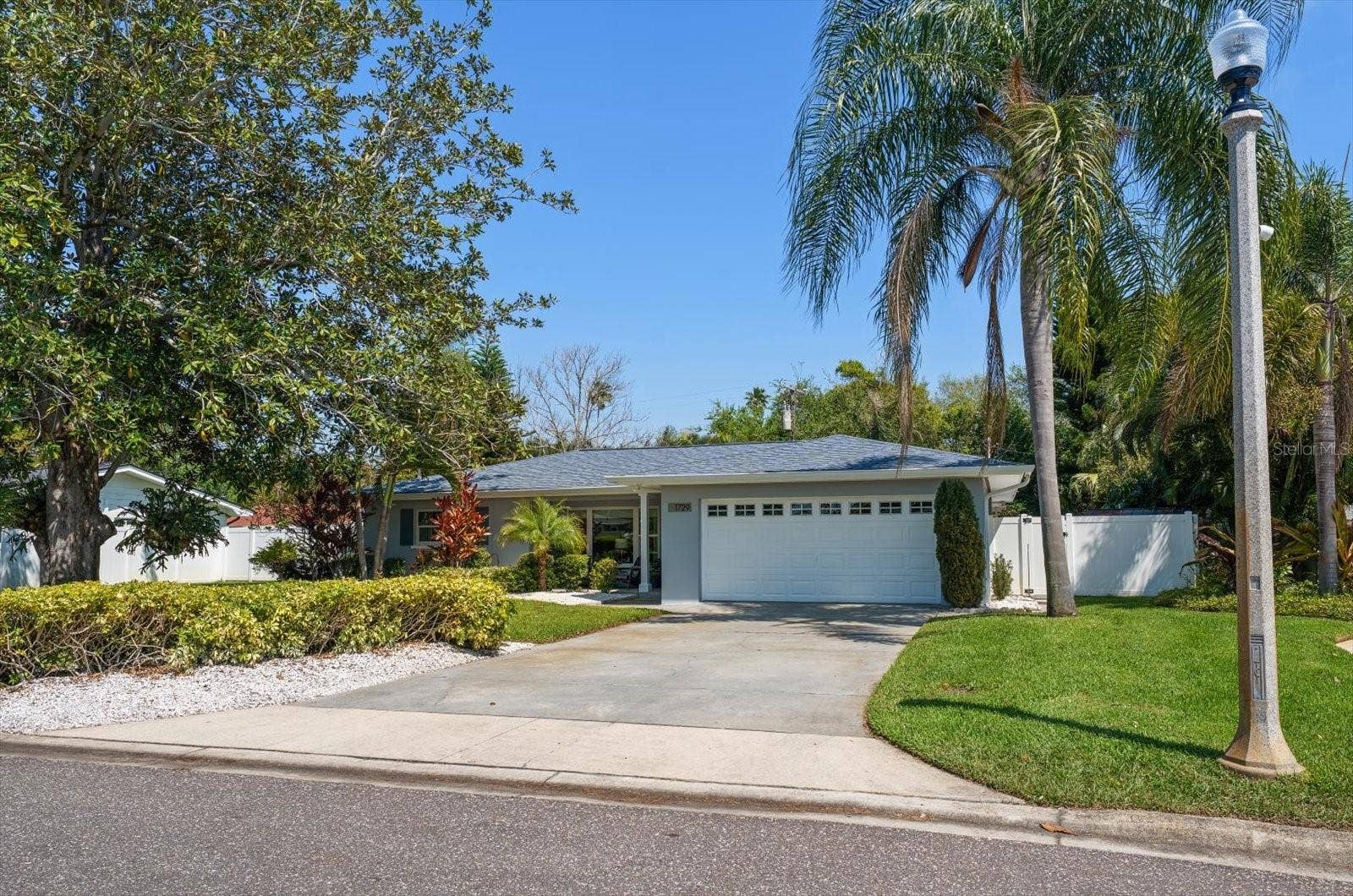 1729 LAURIE LANE, Belleair, FL 33756 1729 LAURIE LANE, Belleair, FL 33756