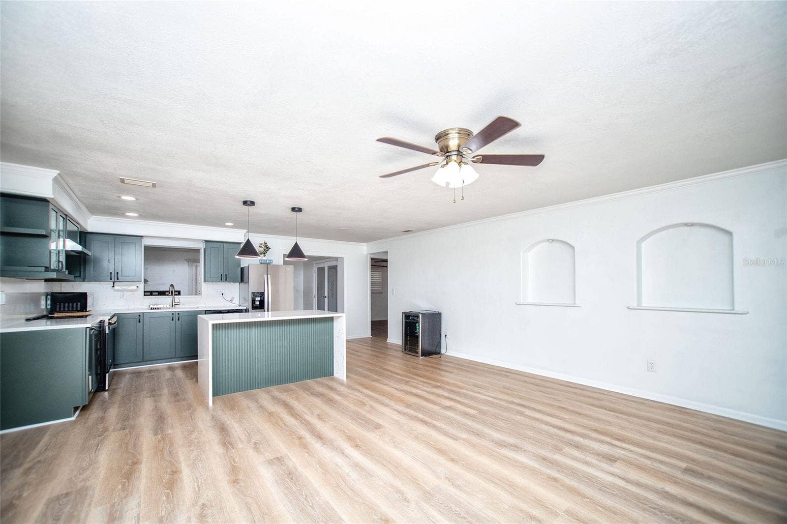 989 8TH AVENUE NE, Largo, FL 33770