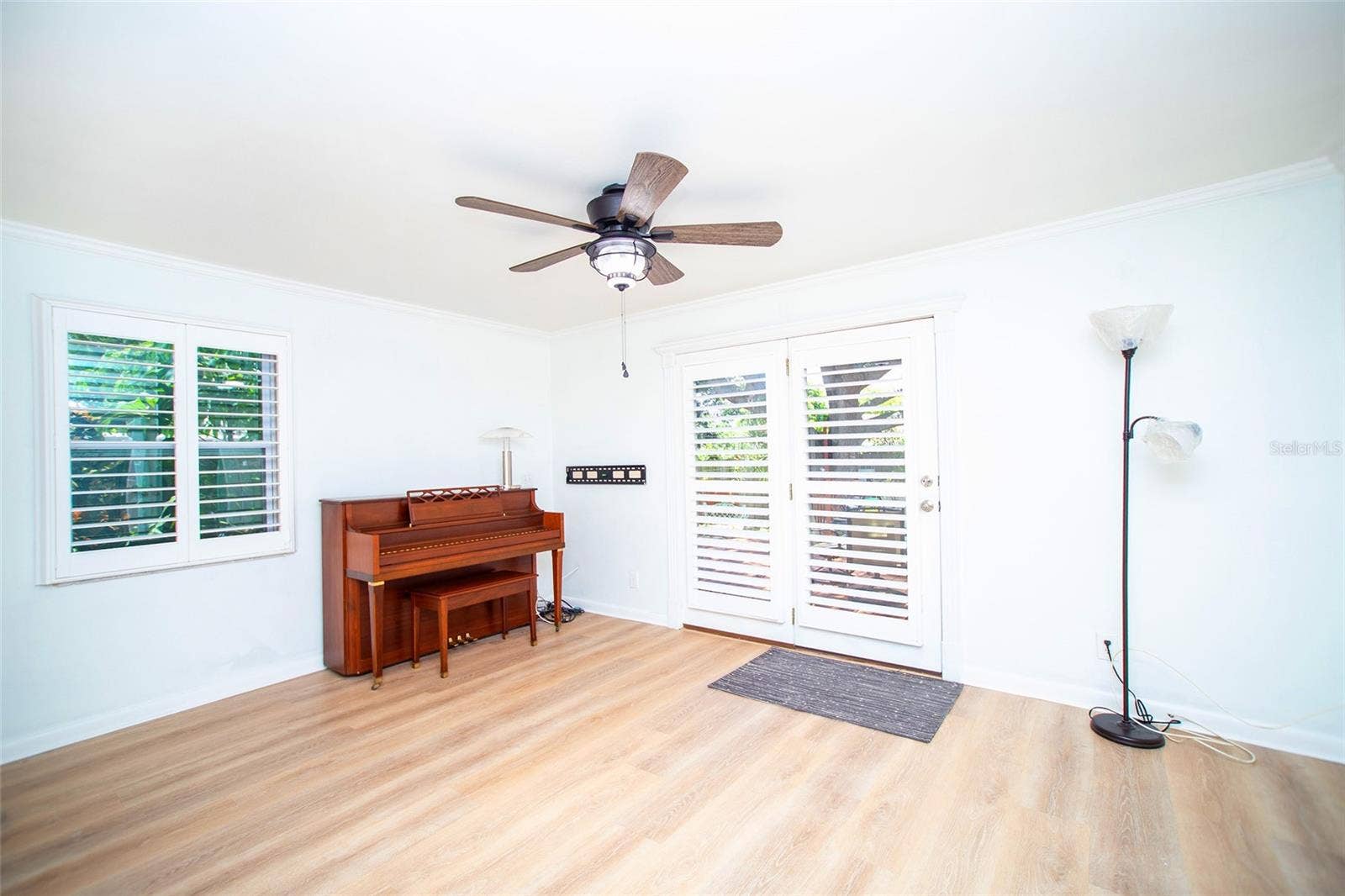989 8TH AVENUE NE, Largo, FL 33770