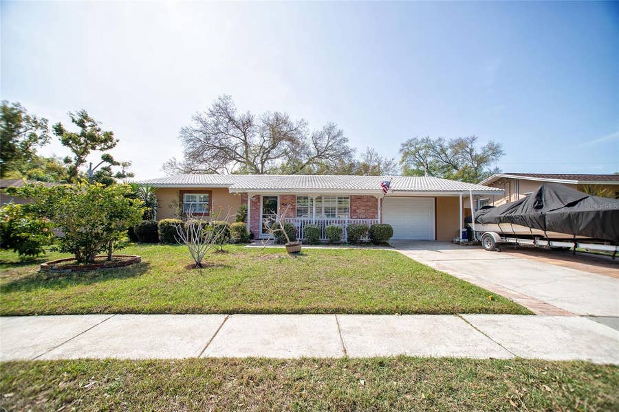 Property photo for 989 8TH AVENUE NE, Largo, FL
