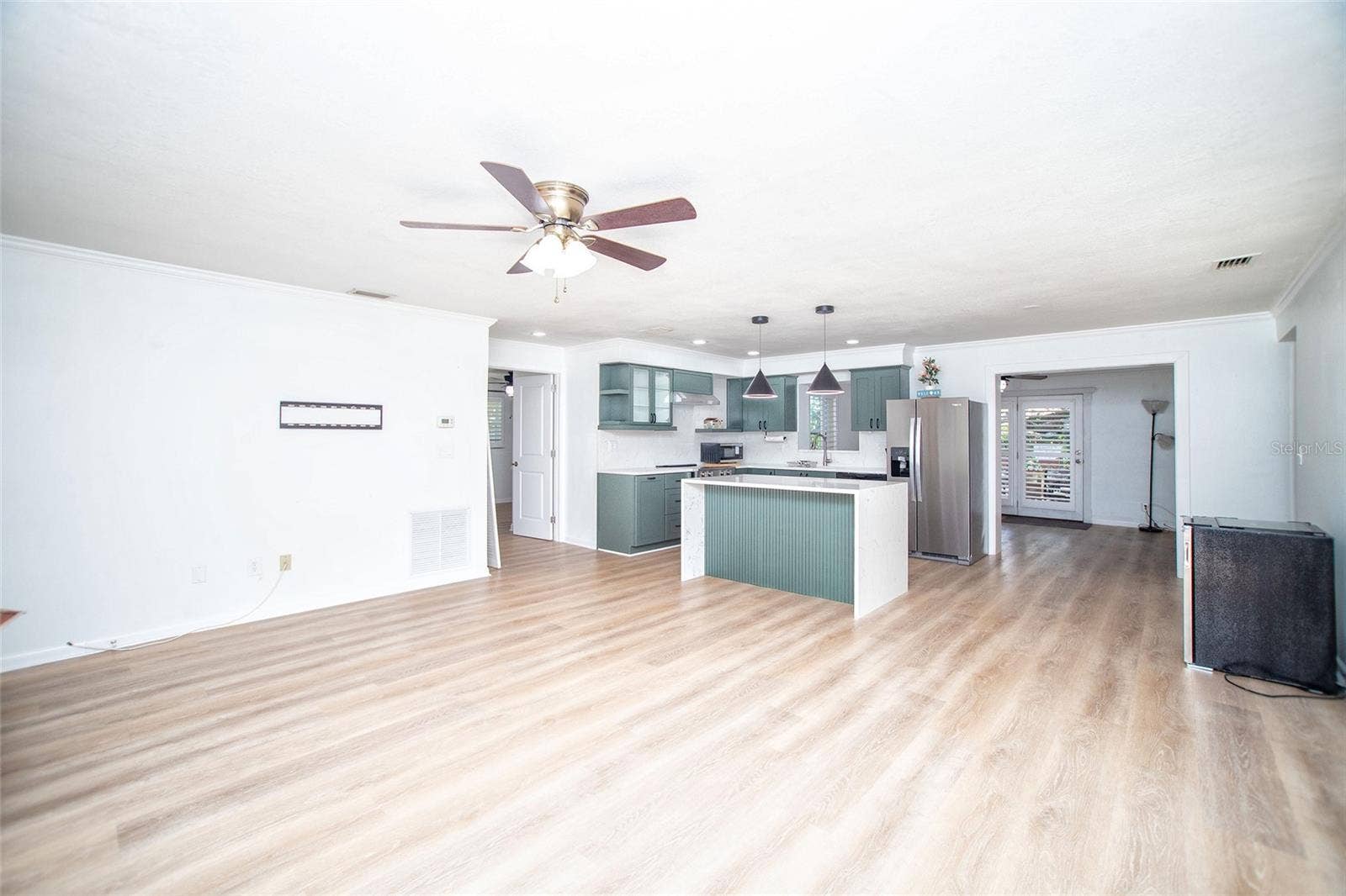 989 8TH AVENUE NE, Largo, FL 33770