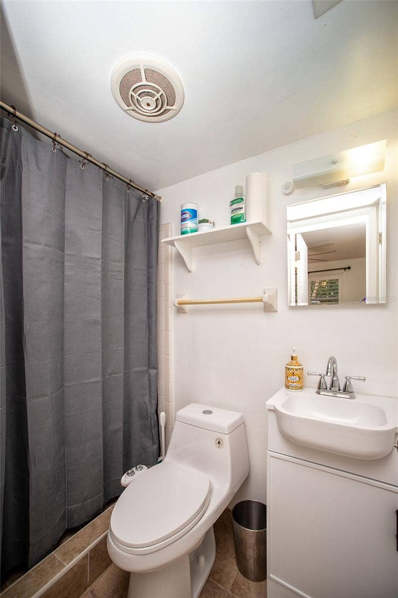 989 8TH AVENUE NE, Largo, FL 33770