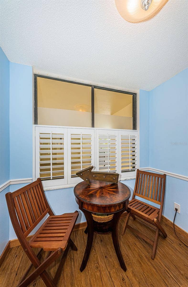 Dining Nook / Eat in area off the Kitchen