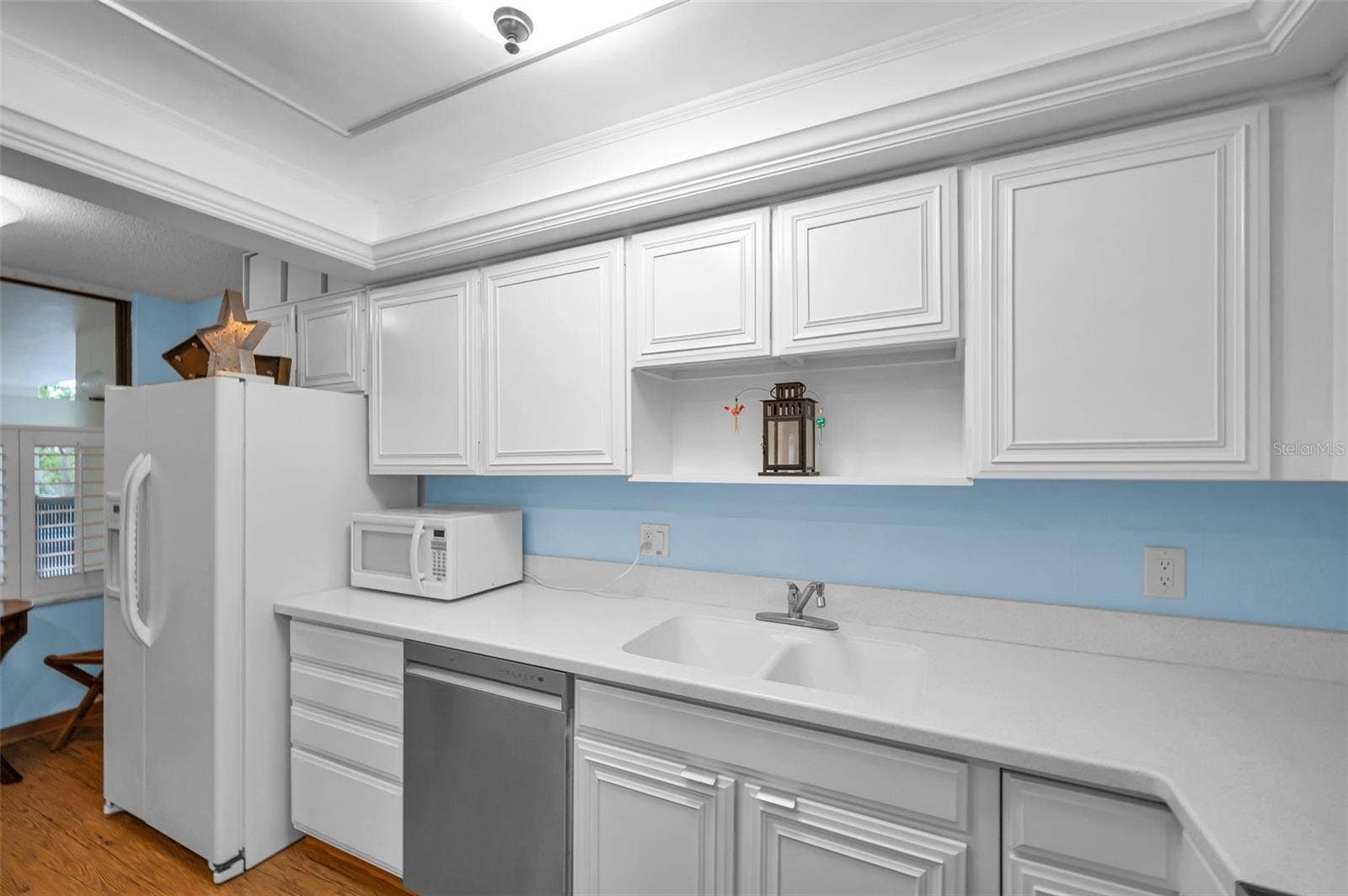 Ample Counter & Cabinet space