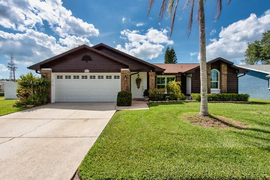 Property photo for 2911 LAHLOR LANE, Palm Harbor, FL